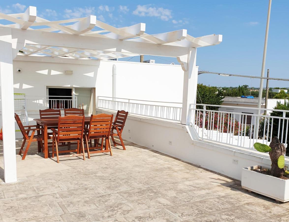 La Baia Apartments Torre Lapillo Esterno foto