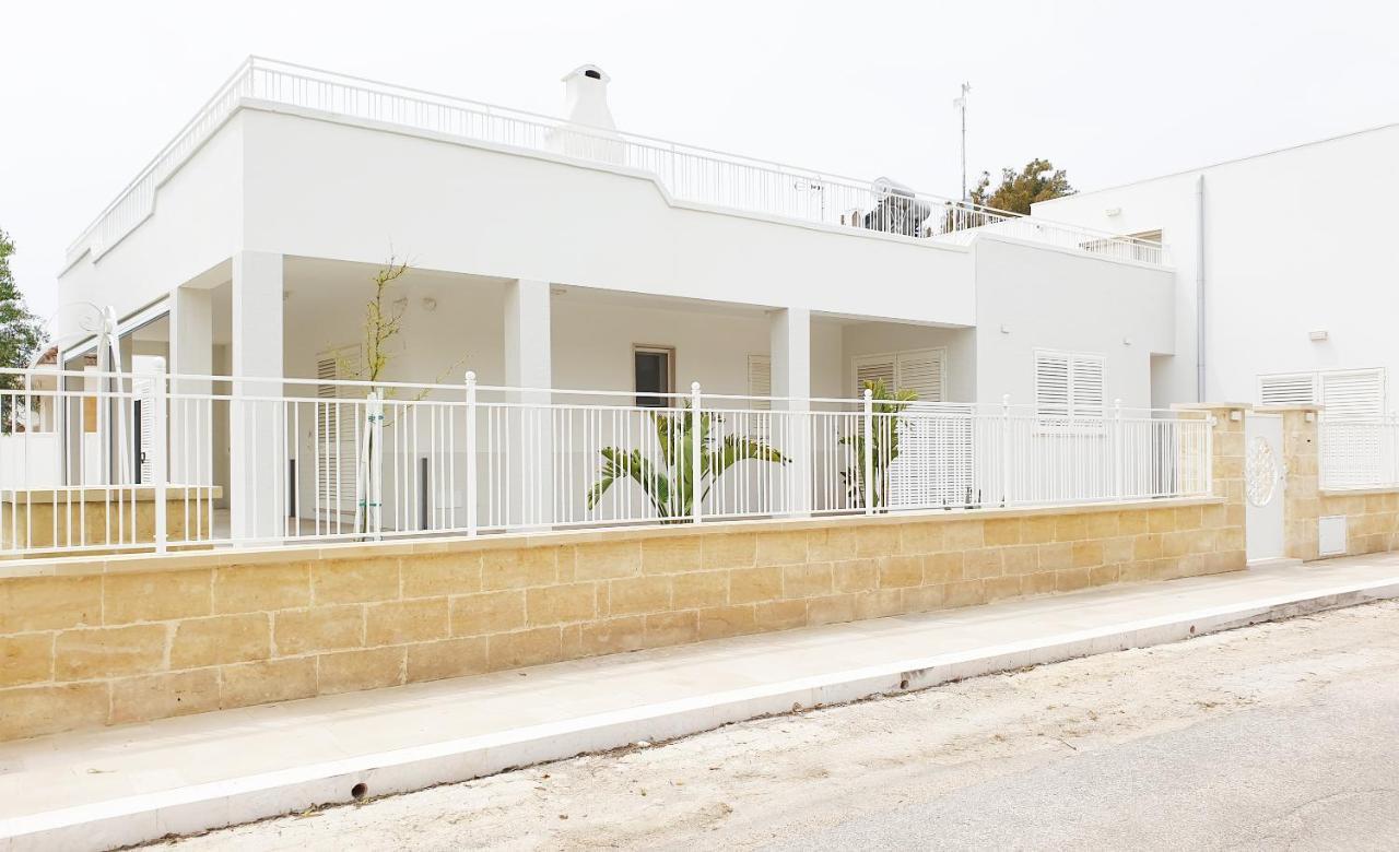 La Baia Apartments Torre Lapillo Esterno foto